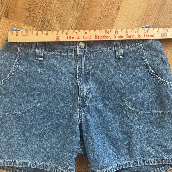 Vintage Levi’s Wide leg Mid Thigh Jean Shorts - Picture 5 of 9